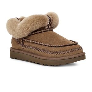 UGG Ultra Mini Alpine boots. Size 8 NIB color Hickory